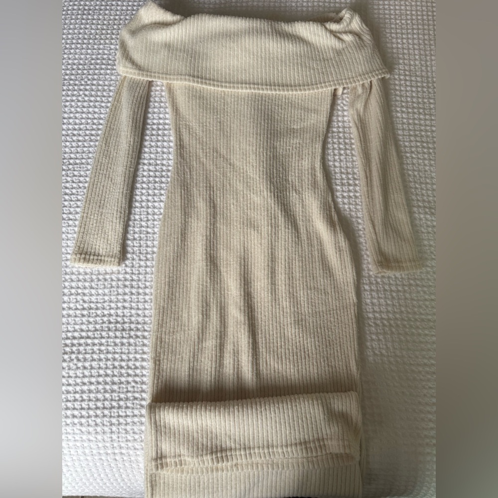 PrettyLittleThing Cream Long Sleeve Dress